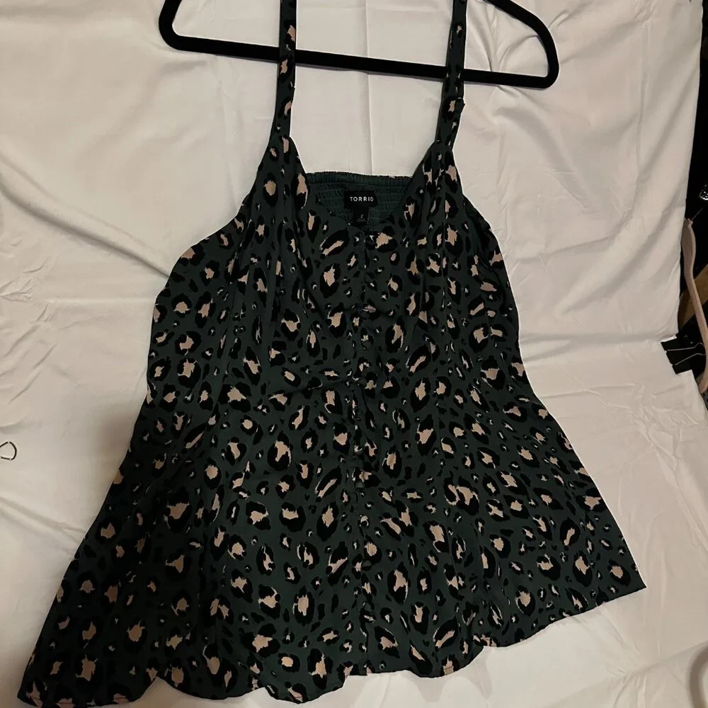 Torrid Camisole Tunic Going Out Top Sleeveless Blouse 2x Green Leopard Print - Picture 2 of 9